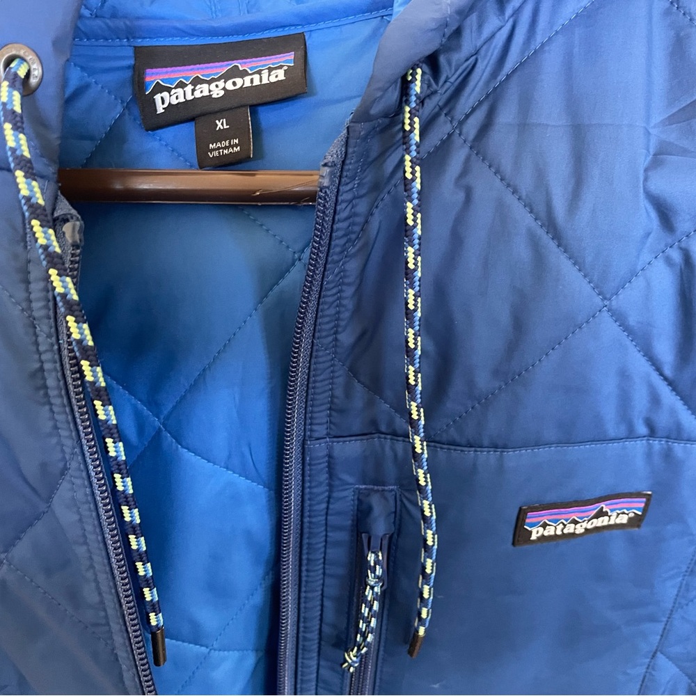 Light, Down Patagonia Jacket w/ hood